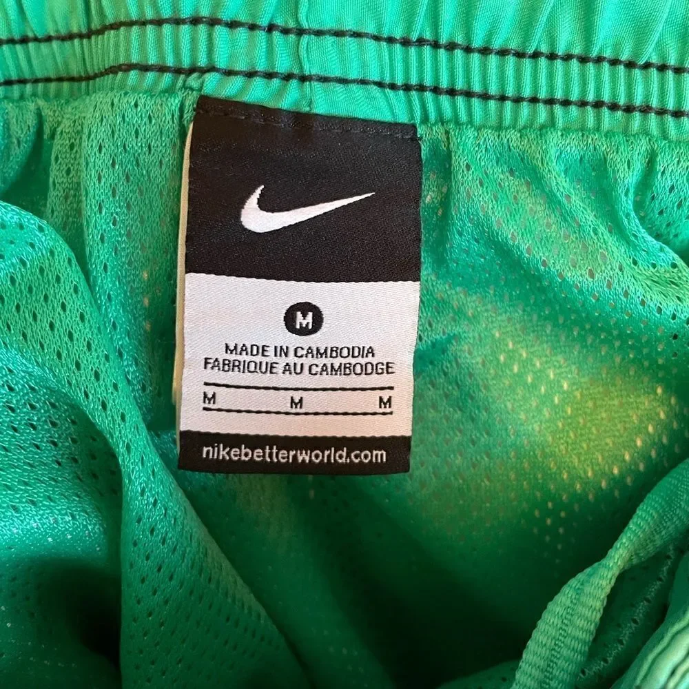 NIKE GREEN WITH BLACK PALM TREE BOARD SHORTS SIZE MEDIUM 10” EUC